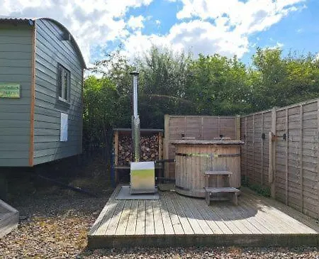Vakantiehuis Puddleduck Hut With Hot Tub And Dog Agility Course, Perfect For A Romantic Break Armathwaite