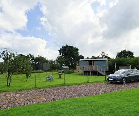 Puddleduck Hut With Hot Tub And Dog Agility Course, Perfect For A Romantic Break Feriehus