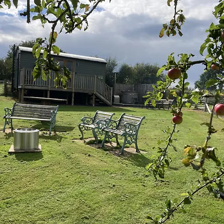 Feriehus Puddleduck Hut With Hot Tub And Dog Agility Course, Perfect For A Romantic Break