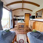 Puddleduck Hut With Hot Tub And Dog Agility Course, Perfect For A Romantic Break * Armathwaite
