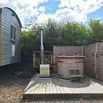 Feriehus Puddleduck Hut With Hot Tub And Dog Agility Course, Perfect For A Romantic Break Armathwaite